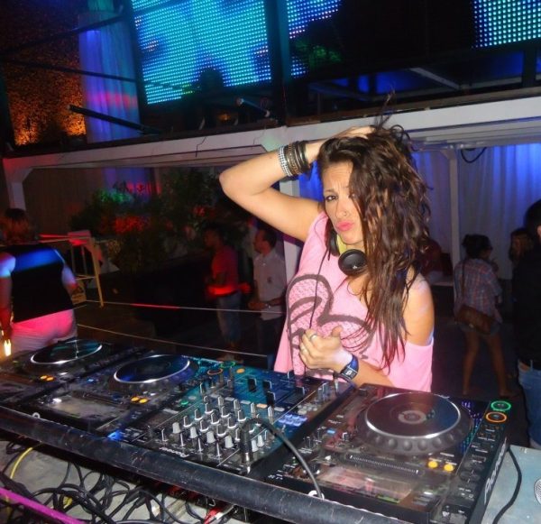 CONTRACTAR DJ EVELYN